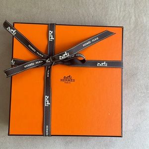 Hermes box with ribbon and fabric pouch